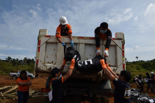 Pemakaman massal ratusan korban perang Marawi