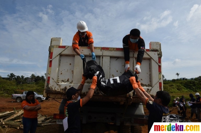 Foto : Pemakaman massal ratusan korban perang Marawi 