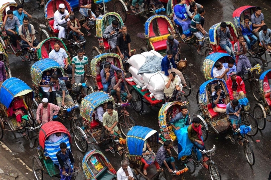 Semrawutnya jalanan di Dhaka dikepung kemacetan