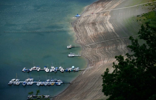 Nyaris kering, begini rupa waduk yang tenggelamkan 3 desa di Jerman