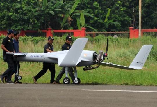 Melihat pesawat tanpa awak Rajawali 720