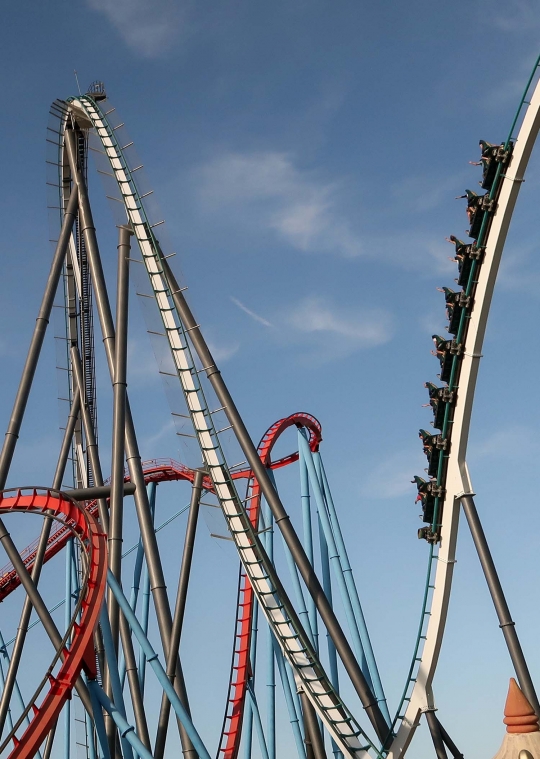Menjajal hypercoaster tertinggi di Eropa, meluncur 134 km per jam