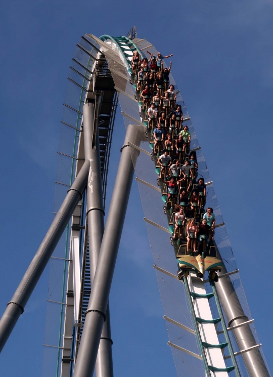Menjajal hypercoaster tertinggi di Eropa, meluncur 134 km per jam