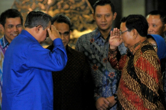 Hangatnya pertemuan SBY dan Prabowo di Cikeas