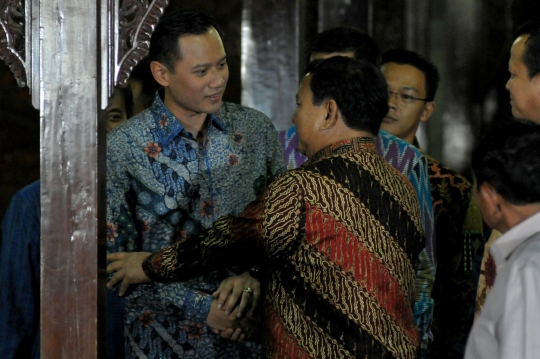 Hangatnya pertemuan SBY dan Prabowo di Cikeas