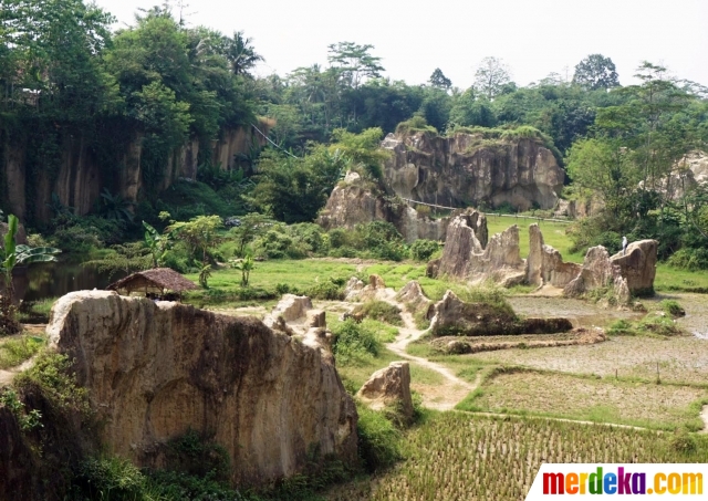 Foto Menjelajahi keindahan  alam  Tebing Koja di Tangerang 