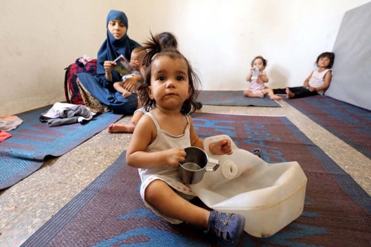 Meratapi perempuan & anak-anak kerabat militan ISIS hidup terlantar