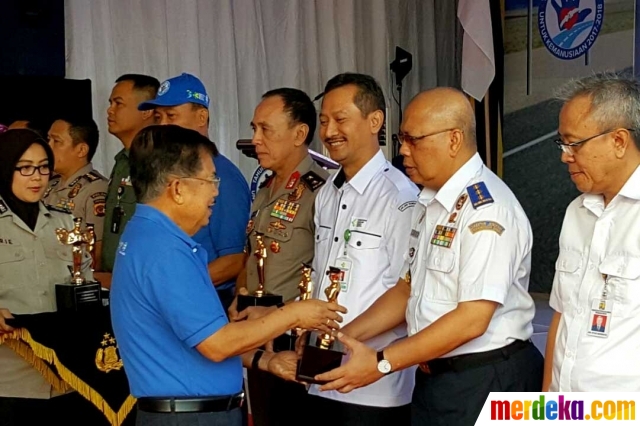 Foto : JK hadiri tahun keselamatan 2017-2018 di Bundaran 
