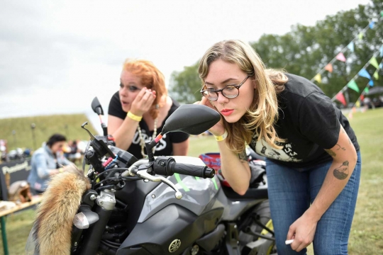 Aksi wanita-wanita tercepat di festival motor Petrolettes