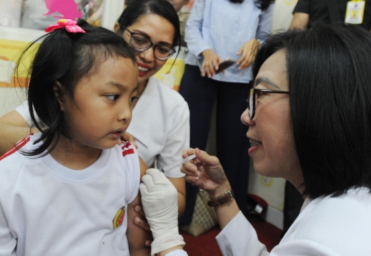 Ekspresi murid TK saat imunisasi rubella