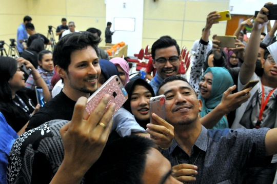 Datangi Kemenkominfo, CEO Telegram jadi rebutan foto selfie