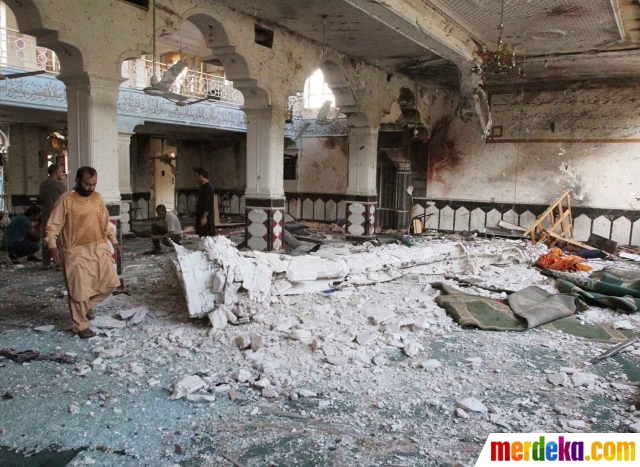 Foto : Serangan brutal teror masjid Syiah di Afghanistan 