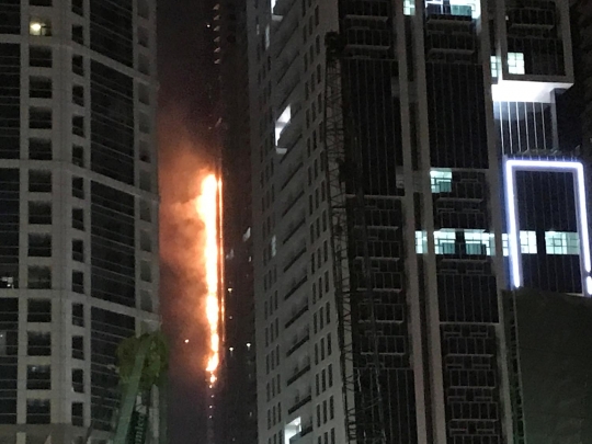 Kebakaran dahsyat lahap gedung hunian tertinggi dunia di Dubai