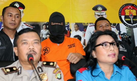 Gaya Tora Sudiro saat digelandang polisi