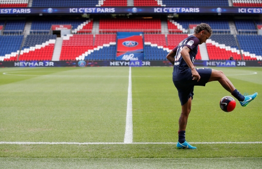 Penampilan Neymar dengan seragam PSG