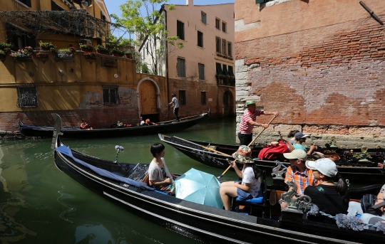 Serunya liburan romantis menyusuri kanal-kanal di Venesia