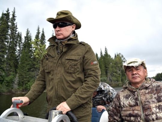 Begini liburan ala Putin di alam liar Siberia