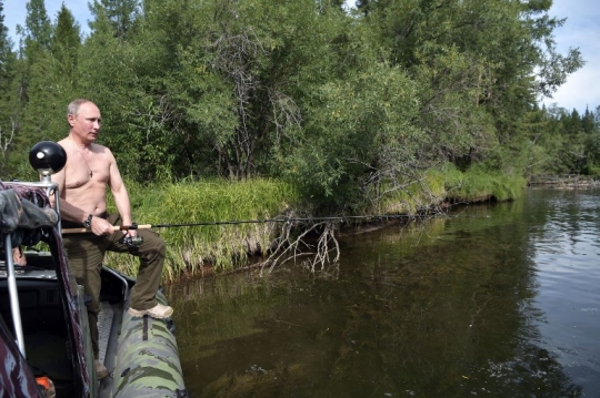 Begini liburan ala Putin di alam liar Siberia