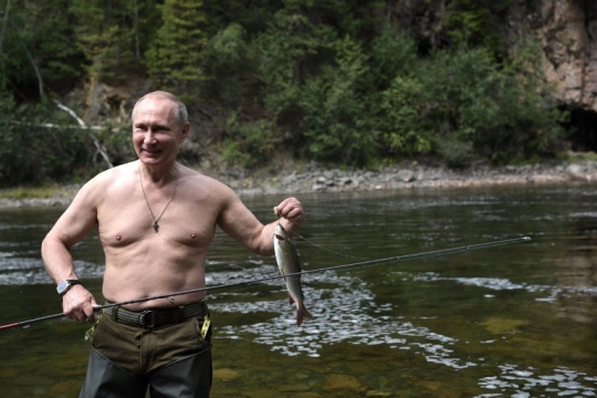 Begini liburan ala Putin di alam liar Siberia