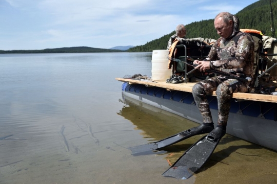 Begini liburan ala Putin di alam liar Siberia