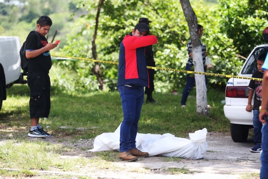 Bus wisata masuk jurang sedalam 30 meter, 7 orang tewas