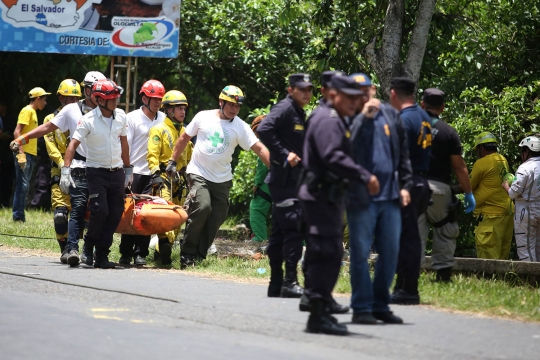 Bus wisata masuk jurang sedalam 30 meter, 7 orang tewas