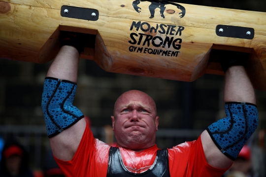 Aksi pria-pria terkuat Irlandia di Ultimate Strongman Masters