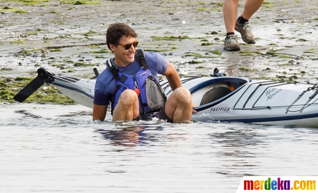 Foto : Main Kano, PM Justin Trudeau ciuman dengan 