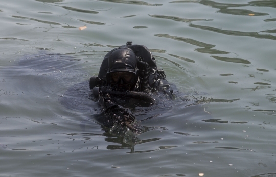 Aksi pasukan intai Kopaska gelar operasi di Pelabuhan Tanjung Priok