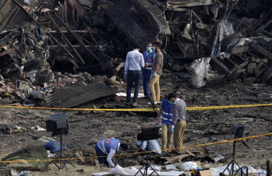 Dahsyatnya ledakan bom truk di Pakistan