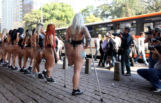 Umbar bokong, model-model ini adang pengendara di jalanan Sao Paulo