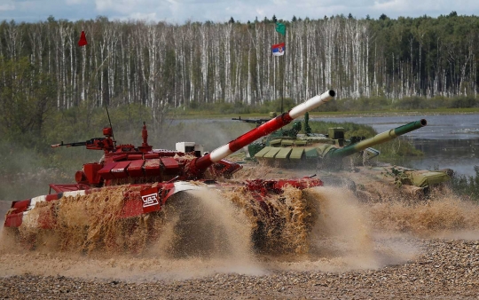 Sangar, beginilah aksi tank-tank Rusia ketika saling berkompetisi