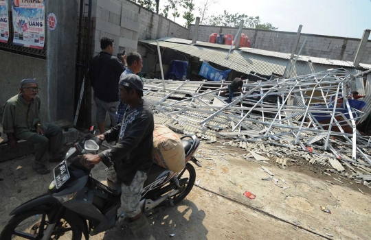 Diterjang puting beliung, rumah hingga toko rusak berat di Bogor