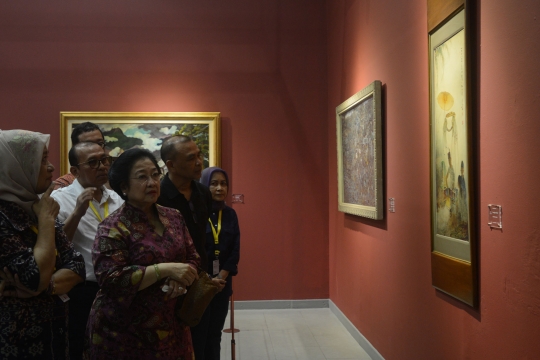 Megawati keliling pameran lukisan koleksi Istana Kepresidenan