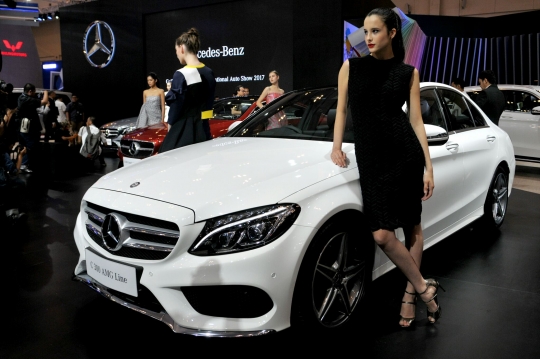 Model-model cantik luncurkan 3 Mercedes Benz teranyar di GIIAS 2017