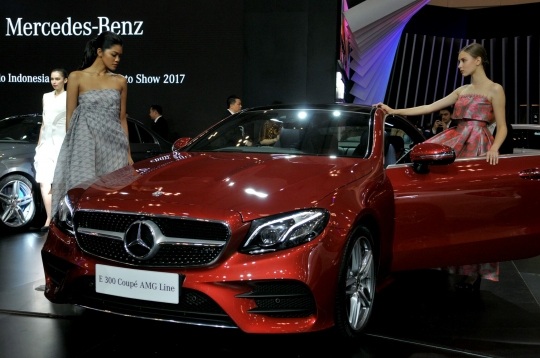 Model-model cantik luncurkan 3 Mercedes Benz teranyar di GIIAS 2017