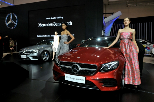 Model-model cantik luncurkan 3 Mercedes Benz teranyar di GIIAS 2017