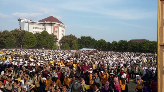 Penampilan 3 menteri dan gubernur Jateng konser bareng di Ospek UGM