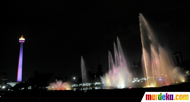 Foto Indahnya Atraksi Air Mancur Yang Menari Nari Di Monas