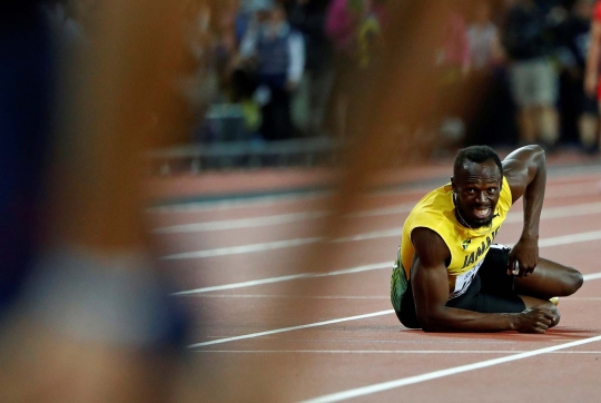 Momen tragis Usain Bolt terjatuh di laga terakhir