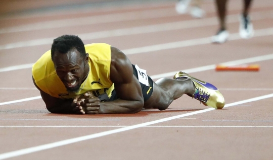 Momen tragis Usain Bolt terjatuh di laga terakhir