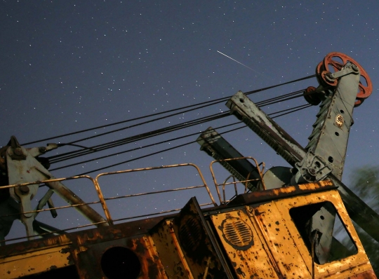 Pemandangan hujan meteor Perseid yang menakjubkan