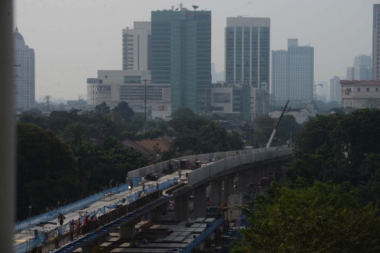 Memantau pengerjaan proyek MRT yang terus dikebut