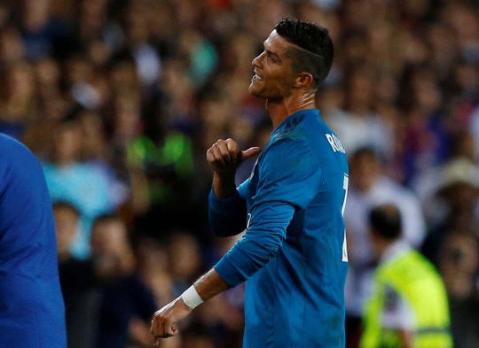 Ekspresi Cristiano Ronaldo diganjar kartu merah saat lawan Barcelona