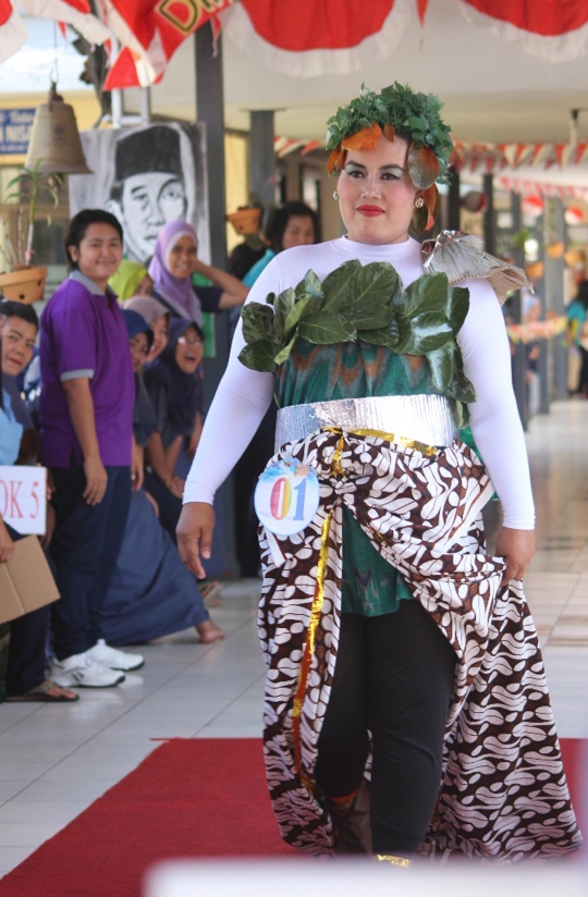 Aksi napi Lapas Sukun lomba fashion show HUT Kemerdekaan RI