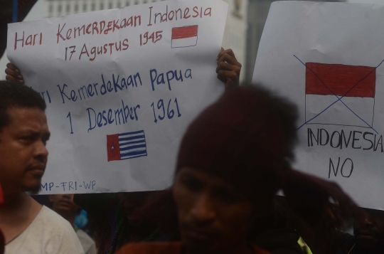 Sebelum ditangkap, massa aktivis Papua arak bendera OPM ke Istana