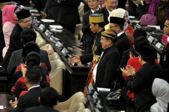 Jokowi-JK kompak kenakan pakaian adat di sidang tahunan MPR