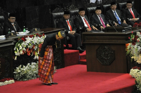 Jokowi-JK kompak kenakan pakaian adat di sidang tahunan MPR