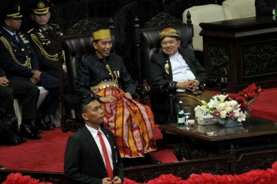 Jokowi-JK kompak kenakan pakaian adat di sidang tahunan MPR