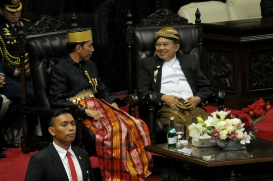 Jokowi-JK kompak kenakan pakaian adat di sidang tahunan MPR